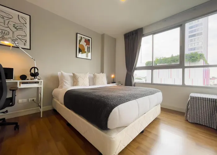 Near Bts L Fully Furnished L Pool And Gym Appartement