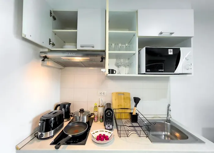 Near Bts L Fully Furnished L Pool And Gym Appartement