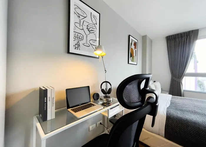 Near Bts L Fully Furnished L Pool And Gym Bangkok