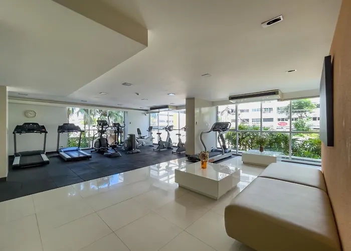 Near Bts L Fully Furnished L Pool And Gym * Bangkok