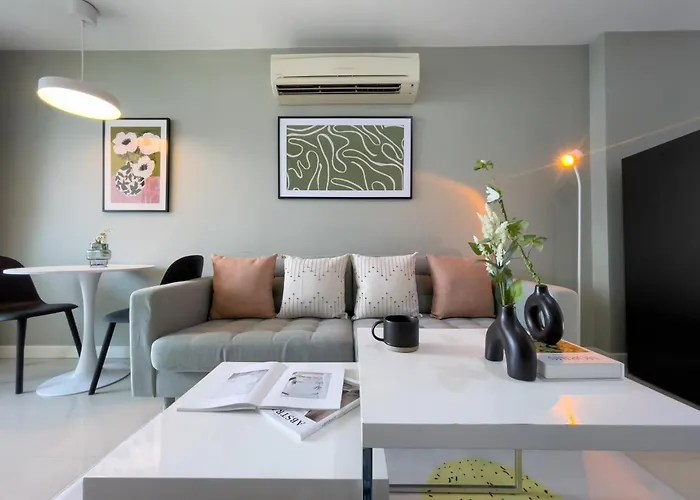 Near Bts L Fully Furnished L Pool And Gym