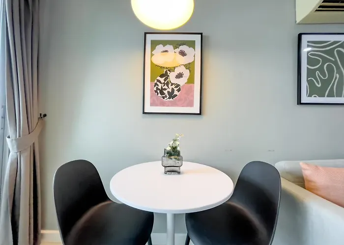 Near Bts L Fully Furnished L Pool And Gym Appartement