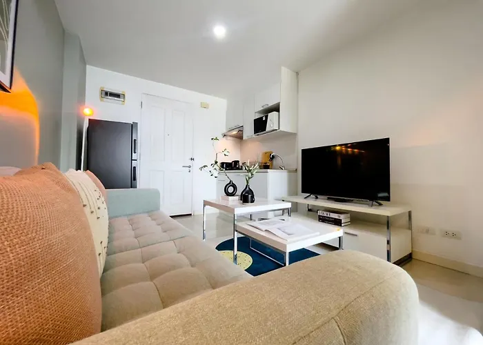Near Bts L Fully Furnished L Pool And Gym Appartement Bangkok