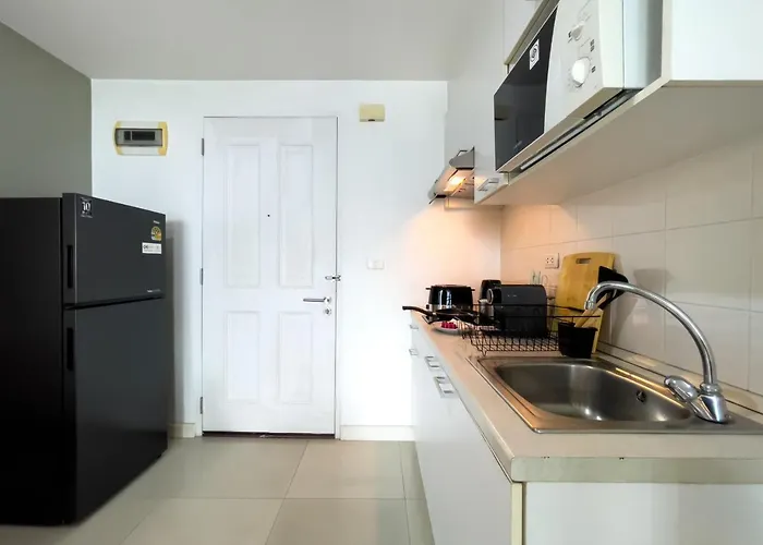 Near Bts L Fully Furnished L Pool And Gym * Bangkok