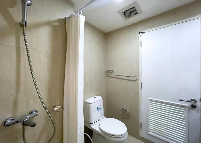 Near Bts L Fully Furnished L Pool And Gym Bangkok