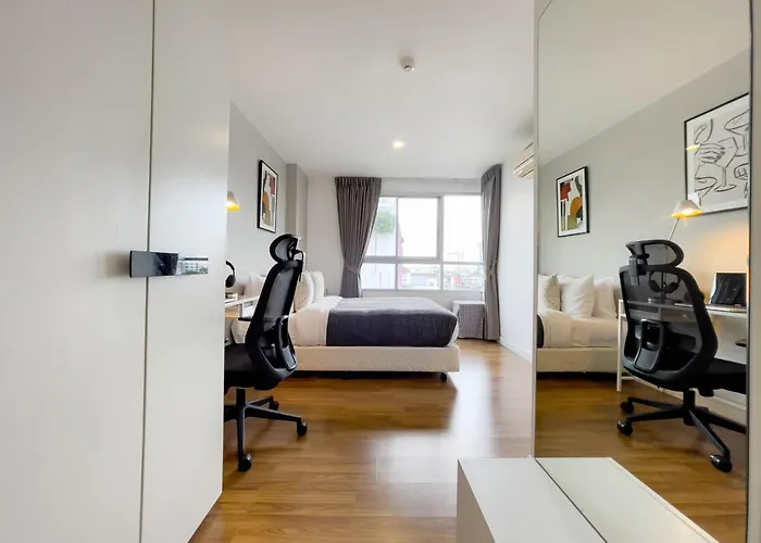 Near Bts L Fully Furnished L Pool And Gym Bangkok