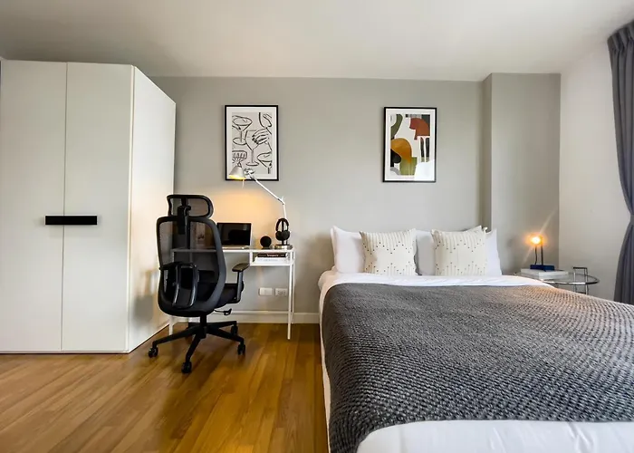 Near Bts L Fully Furnished L Pool And Gym