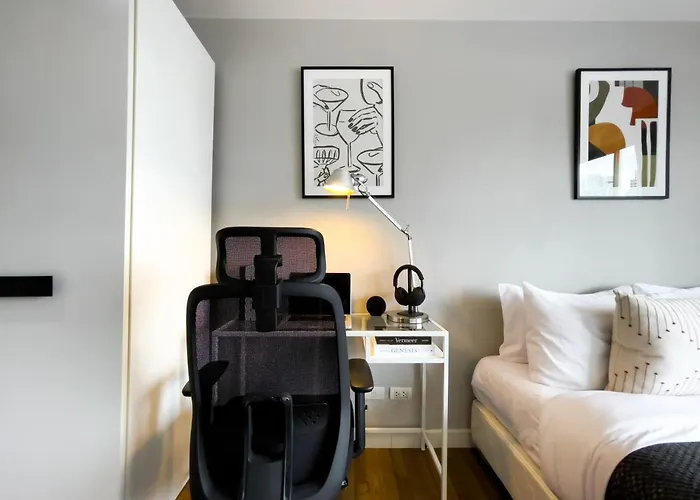 Near Bts L Fully Furnished L Pool And Gym Bangkok