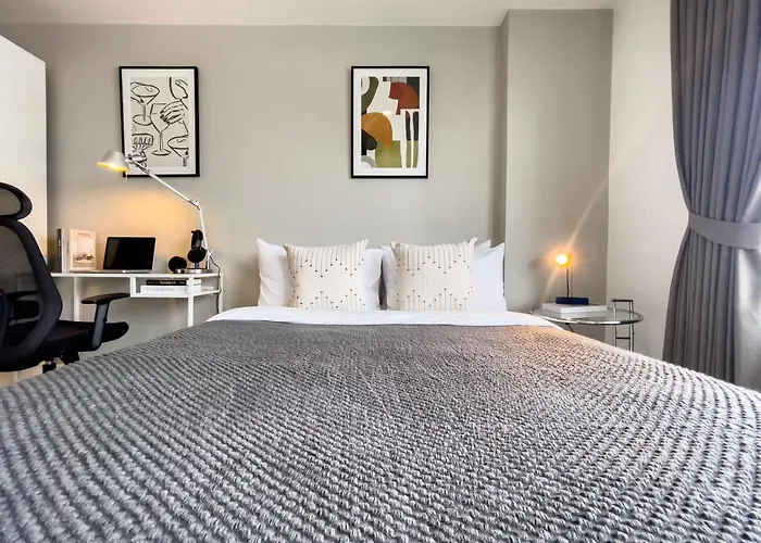 Appartement Near Bts L Fully Furnished L Pool And Gym